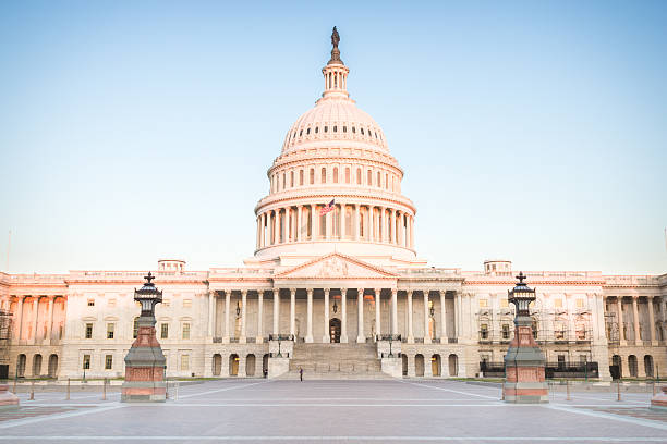 us capitol at sunrise - italy voting politics political party fotografías e imágenes de stock