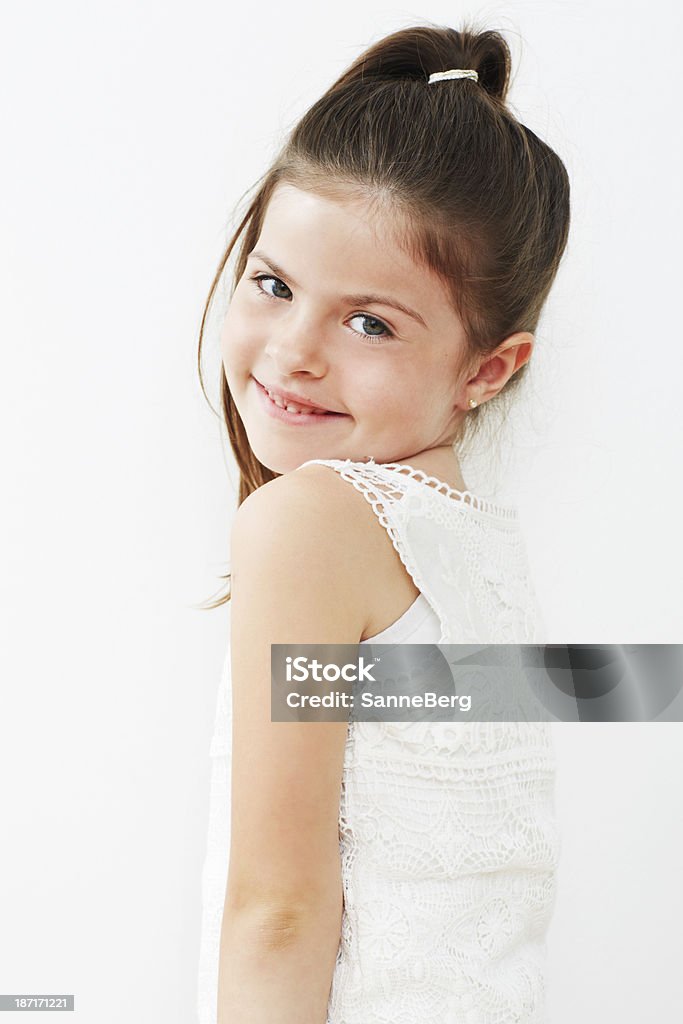 미소 짓는 젊은 여자아이 (흰색 배경 - 로열티 프리 6-7 살 스톡 사진