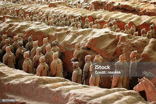 Терракотовая Воинов — стоковые фотографии и другие картинки Qin Dynasty - Qin Dynasty, Азиатская культура, Азиатского и индийского происхождения