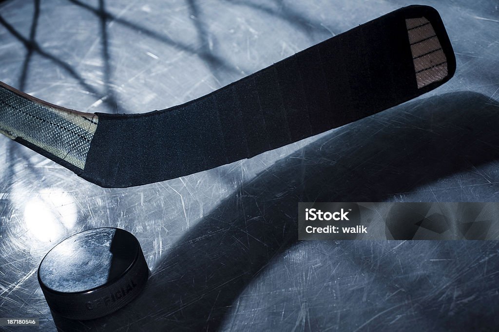 Bastone da Hockey & Puck - Foto stock royalty-free di Attrezzatura