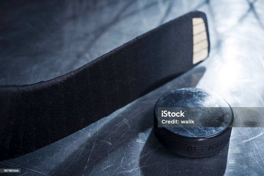 Kij hokejowy & Puck - Zbiór zdjęć royalty-free (Bez ludzi)