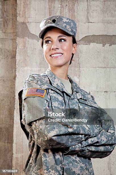 Foto de Soldado Americano Feminino e mais fotos de stock de Adulto - Adulto, Autoconfiança, Beleza