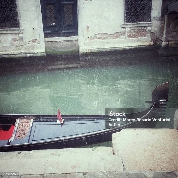 Гондола Крупный План В Венеции — стоковые фотографии и другие картинки Без людей - Без людей, Большой город, Венето