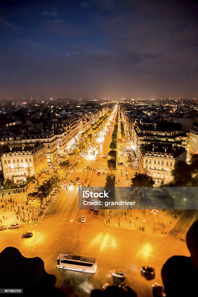 Champs Élysées di notte - Foto stock royalty-free di Affari