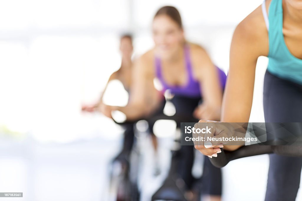 Spinning im Fitness-Club - Lizenzfrei 20-24 Jahre Stock-Foto