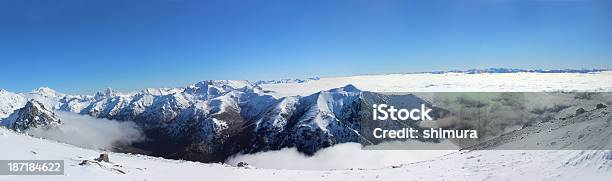 Panorama De Cena Grandeas Montanhas Dos Andes - Fotografias de stock e mais imagens de Ao Ar Livre - Ao Ar Livre, Argentina, Bariloche