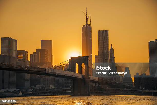 Ponte De Brooklyn Em Pôr Do Sol - Fotografias de stock e mais imagens de Amarelo - Amarelo, Anoitecer, Ao Ar Livre
