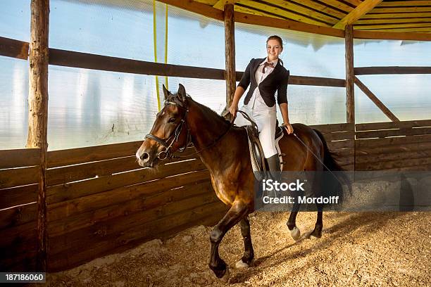 Photo libre de droit de Cheval Horsewoman Et Formation banque d'images et plus d'images libres de droit de Cheval - Cheval, D'ascendance européenne, Jeunes filles