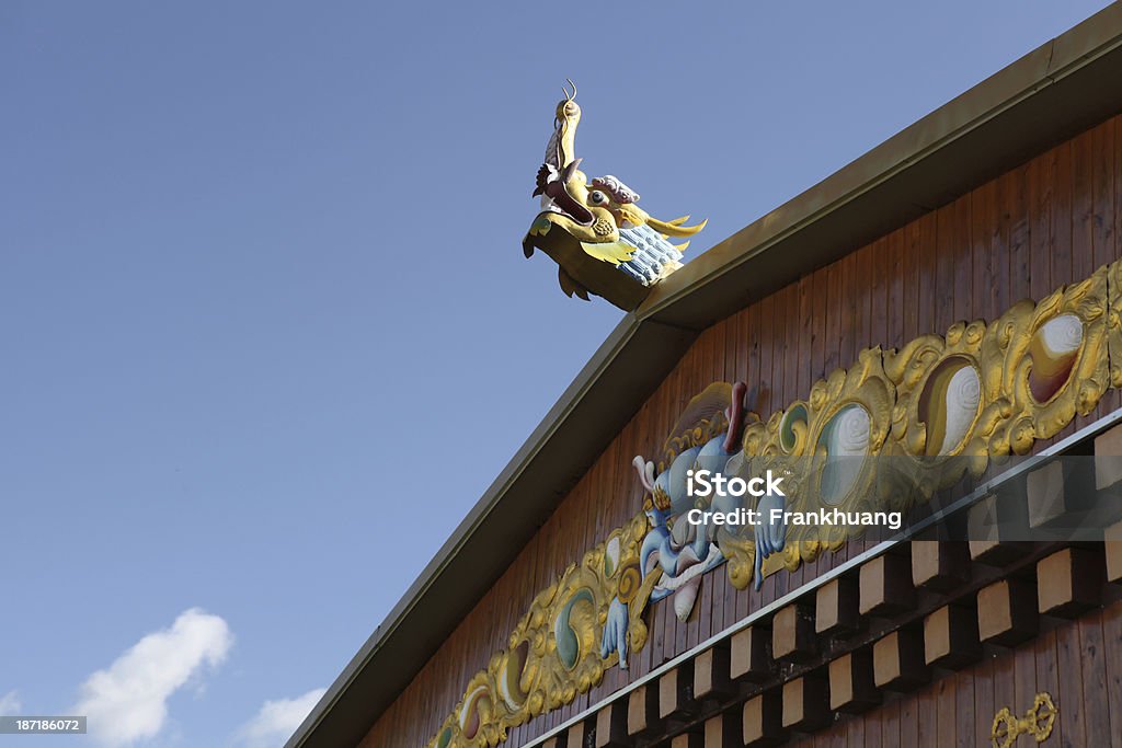 En el último piso con un dragón en el Tíbet. - Foto de stock de Amarillo - Color libre de derechos