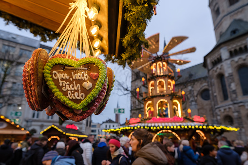 Gingerbread Hearts exposed for sale in Erlangen city, Middle Franconia, Bavaria, Germany, december 2023. Christmas Market, in german Weihnachtsmarkt and Advent Feast located in Schloßplatz.