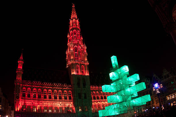 クリスマスツリーのグランプラス、ブリュッセル - brussels belgium arranging majestic ストックフォトと画像