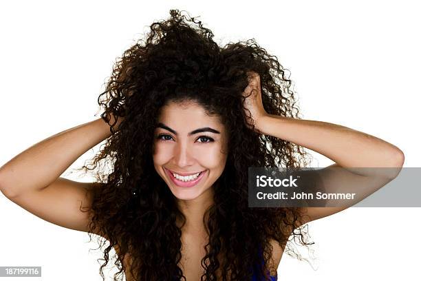 女性の長い髪をカール - 1人のストックフォトや画像を多数ご用意 - 1人, 20-24歳, 20代