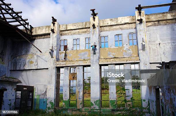 Porta Finestra Parete Interna - Fotografie stock e altre immagini di Abbandonato - Abbandonato, Architettura, Assenza