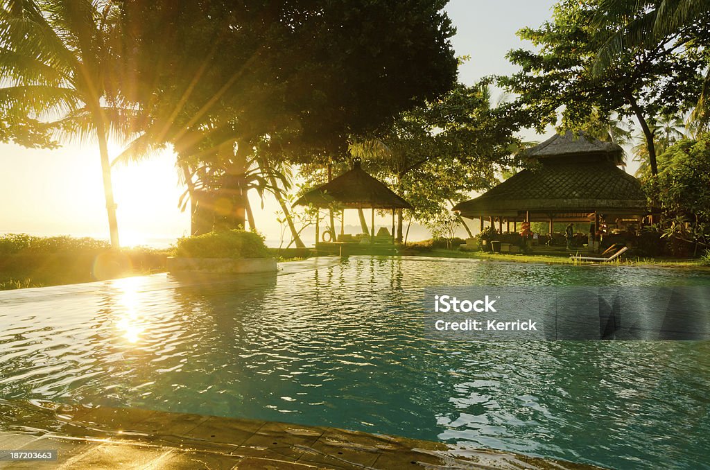 bungalow-resort in Sonnenaufgang im Preis von Bali, Indonesien - Lizenzfrei Hotel Stock-Foto