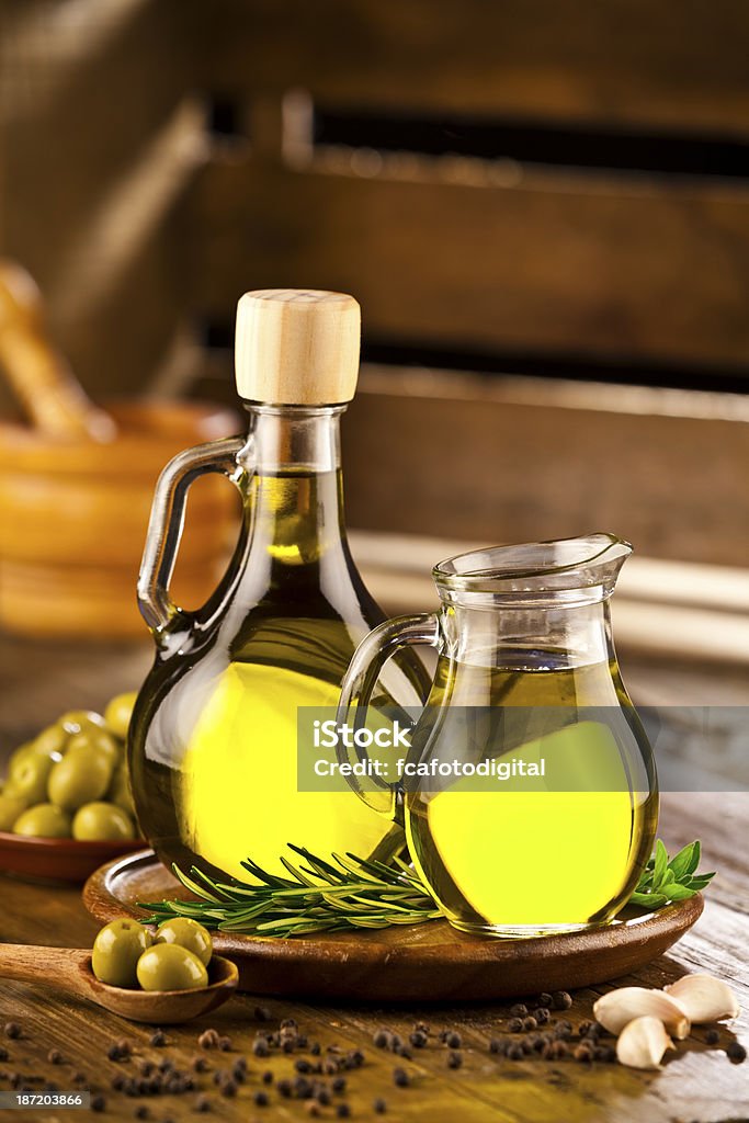 Oliwa z oliwek - Zbiór zdjęć royalty-free (Jedzenie)