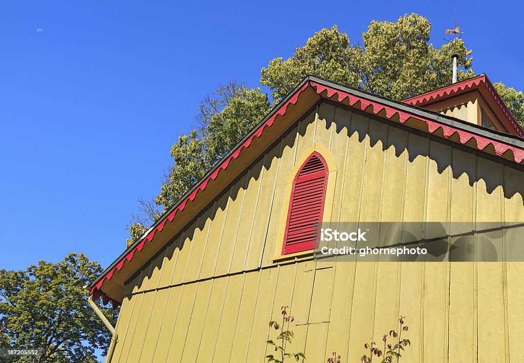 Colorido edifício vitoriano - Foto de stock de Abrigo de Jardim royalty-free