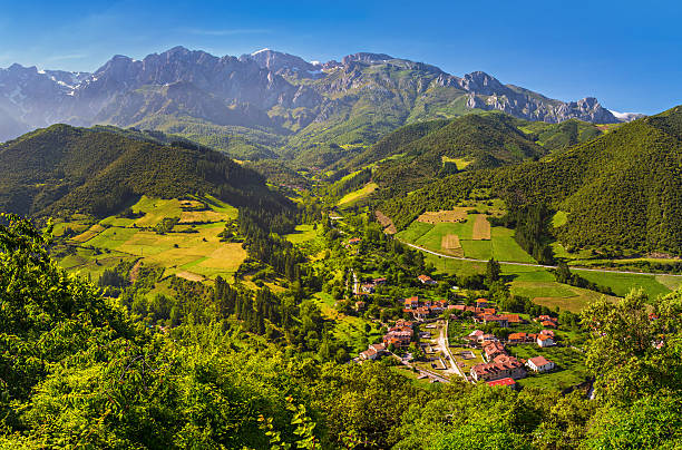 istock region in cantabria 187205715