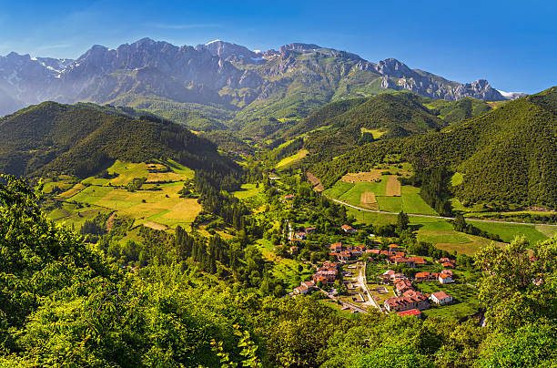 region in cantabria Liébana is a closed mountainous region in cantabria, spain cantabria stock pictures, royalty-free photos & images