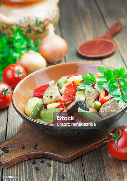 Gyuvech 불가리아 국립 보관통 가지-채소에 대한 스톡 사진 및 기타 이미지 - 가지-채소, 건강한 식생활, 고기