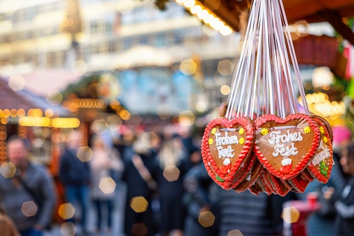 Traditional gingerbread hearts on a German Christmas market stating \