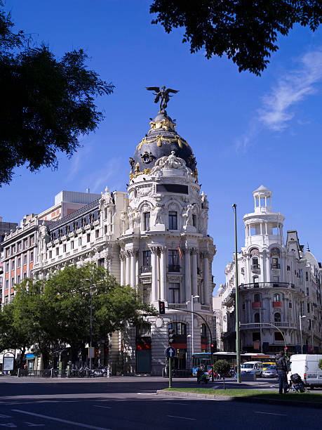 español cual madrid - metropolis building fotografías e imágenes de stock