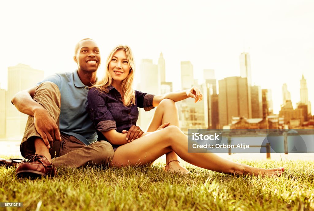 Couple dans l'État de New York - Photo de Été libre de droits