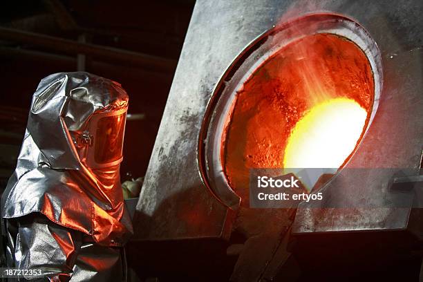 Liquefatto Oro - Fotografie stock e altre immagini di Abbondanza - Abbondanza, Affari, Attrezzi da lavoro