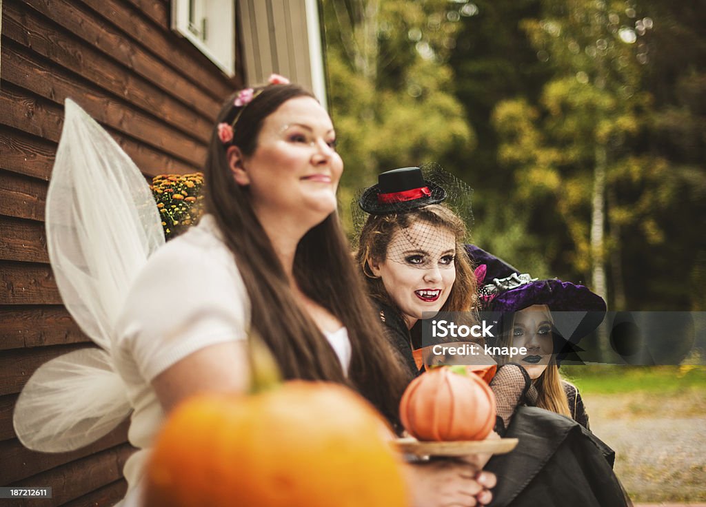 Famille habillé pour halloween - Photo de 12-13 ans libre de droits