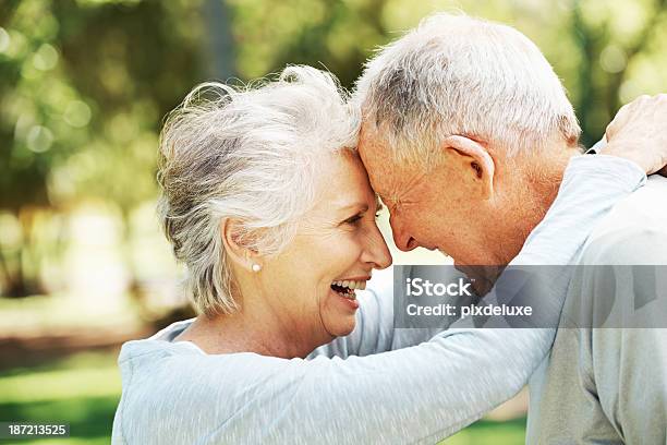 Er Ist Ihr Größter Fan Stockfoto und mehr Bilder von 60-69 Jahre - 60-69 Jahre, 65-69 Jahre, Aktiver Lebensstil