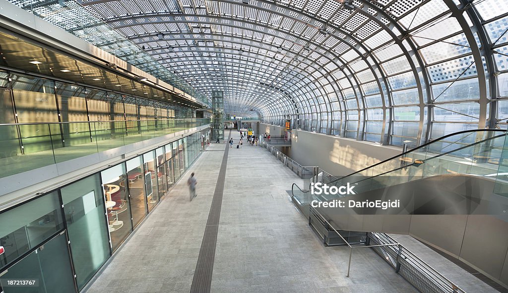 Nuova stazione ferroviaria di Porta Susa a Torino Italia - Foto stock royalty-free di Acciaio