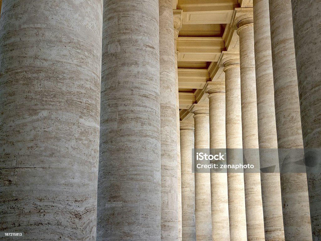 Colunas da Praça de São Pedro, em Roma - Foto de stock de Arquitetura royalty-free