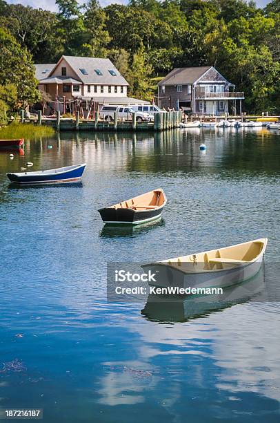 Quisset Rowboats - Fotografie stock e altre immagini di Ambientazione esterna - Ambientazione esterna, Autunno, Barca a remi