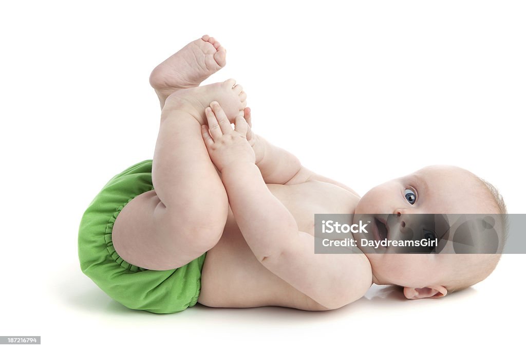 Bébé portant Cloth un bébé allongé sur blanc étage - Photo de Bébé libre de droits