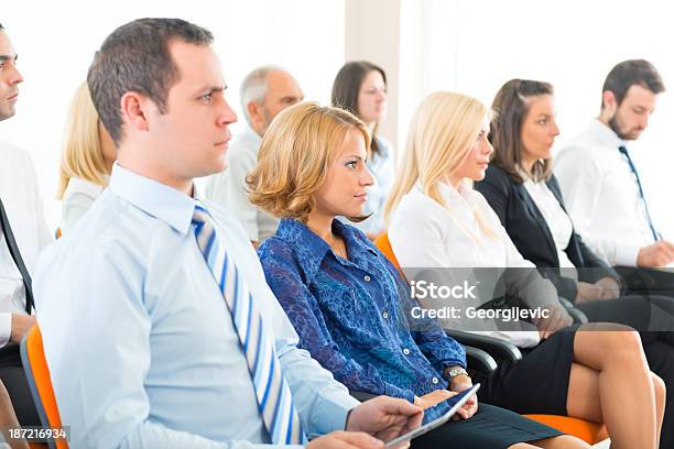 Empresários No Seminário - Fotografias de stock e mais imagens de Adulto - Adulto, Cadeira, Concentração