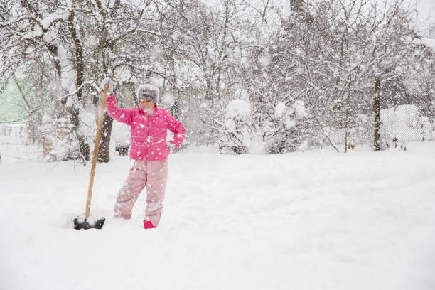 istock girl with a shovel in her hands 1872170145