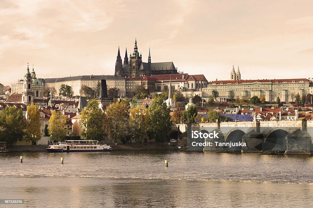 Castelo de Praga e da Ponte Charles, República Tcheca - Foto de stock de Arquitetura royalty-free