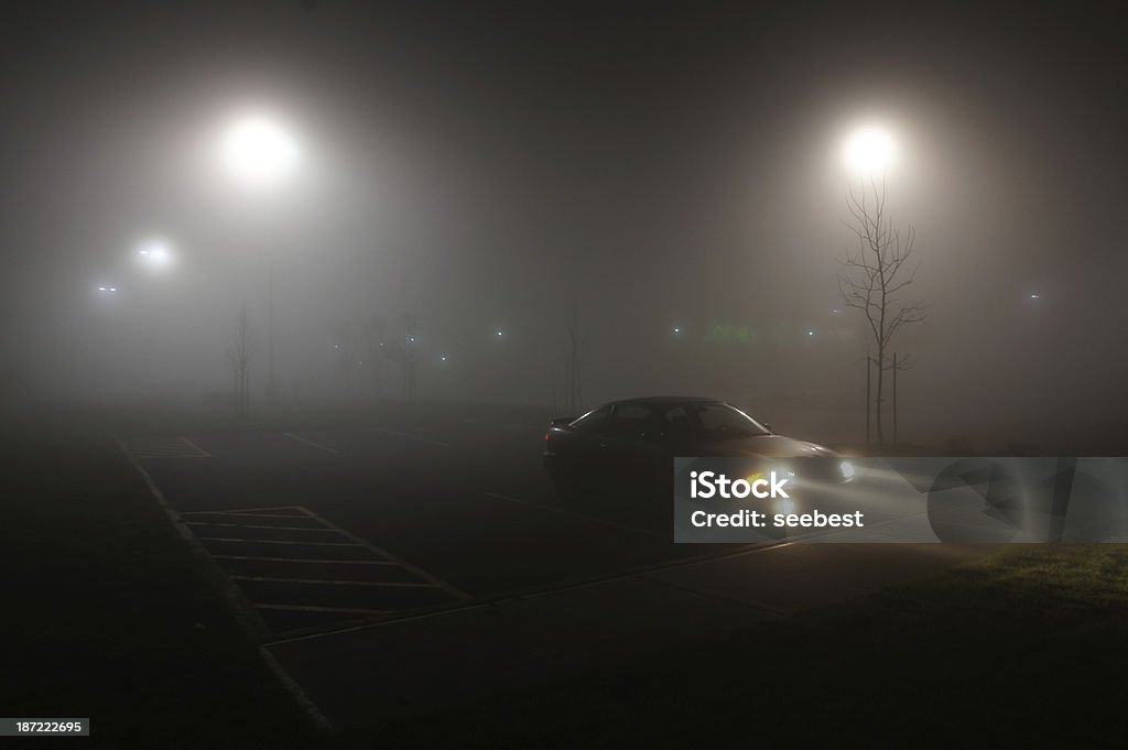 Niebla estacionamiento - Foto de stock de Coche libre de derechos