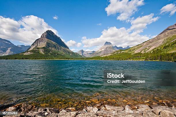 Grinnell Point Dal Lago Swiftcurrent - Fotografie stock e altre immagini di Ambientazione esterna - Ambientazione esterna, America del Nord, Area selvatica