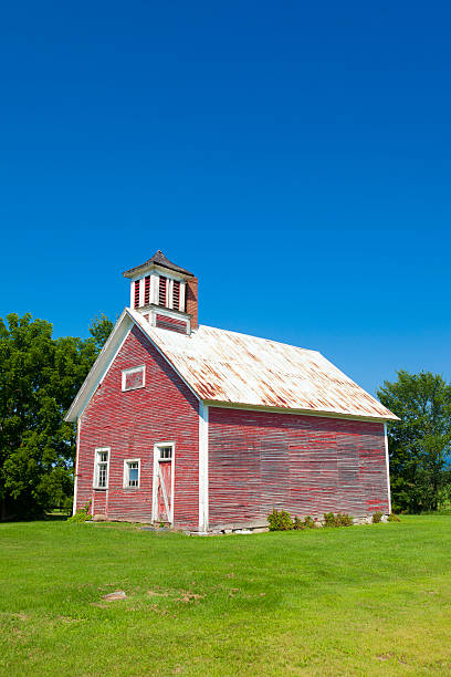 istock Old Schoolhouse From New England 187232018
