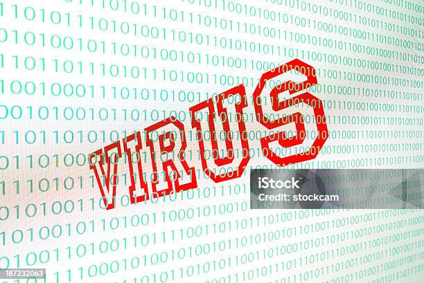 Virus Informático En Pantalla Binario Foto de stock y más banco de imágenes de Cero - Cero, Codificar, Comunicación