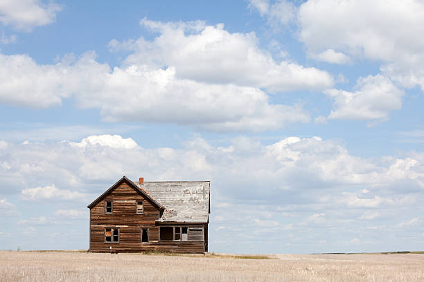 istock Abandoned House on the Prairie 187232200
