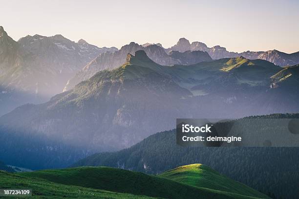 Alpes Dolomíticos Trentinoalto Adige Italia Foto de stock y más banco de imágenes de Aire libre - Aire libre, Alpes Dolomíticos, Alpes Europeos