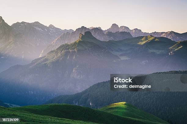 Dolomity Trentinoalto Adige Włochy - zdjęcia stockowe i więcej obrazów Alpy - Alpy, Bez ludzi, Dolina