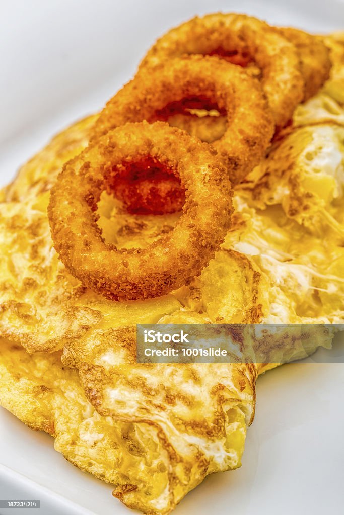 Omelette con Anelli di cipolla - Foto stock royalty-free di Alimentazione non salutare