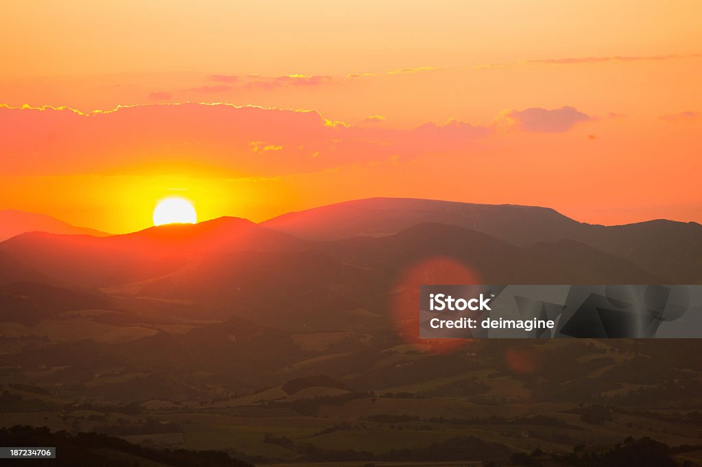 Tramonto sulle colline toscane - Foto stock royalty-free di Alba - Crepuscolo