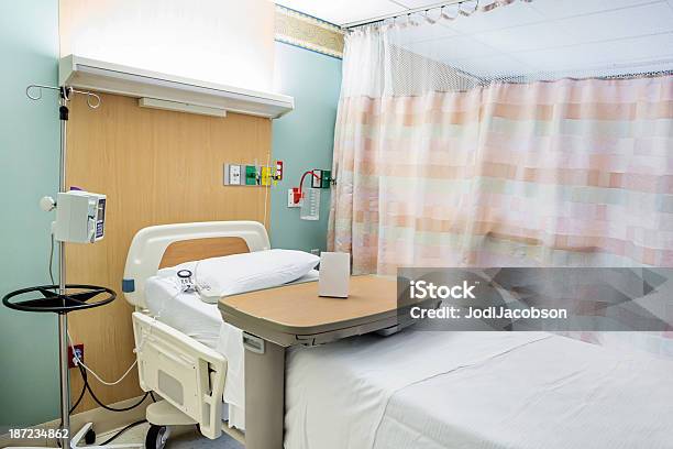 Пустой Больнице Кровать — стоковые фотографии и другие картинки Без людей - Без людей, Белый, Болезнь