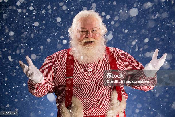 Fotos De Época De Santa Claus Captura Real De Copos De Nieve Foto de stock y más banco de imágenes de Adulto