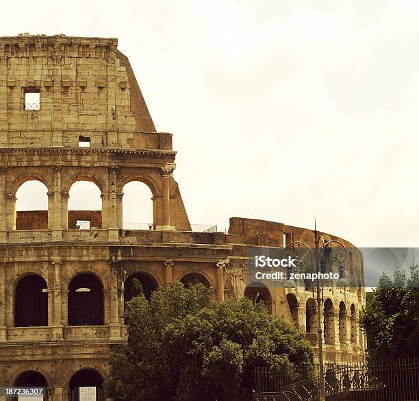 Colosseo Roma - Fotografie stock e altre immagini di Anfiteatro - Anfiteatro, Antica Roma, Architettura