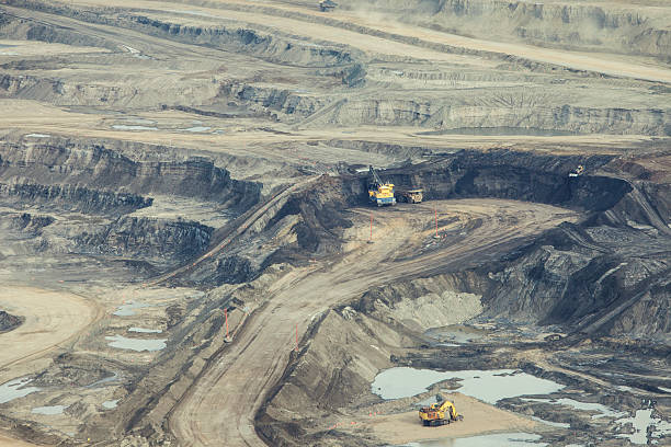 oilsands а�нтенна фотография - fort mcmurray стоковые фото и изображения