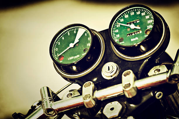 motocicletta contachilometri - odometer speedometer gauge old fashioned foto e immagini stock